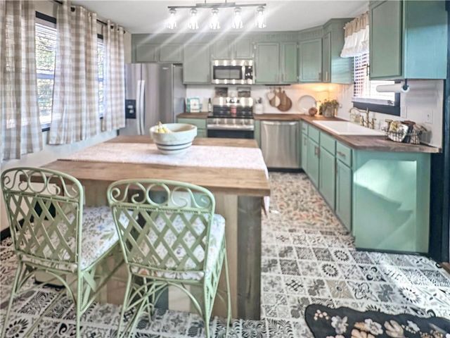 19617 Lakeview Avenue, Warsaw, MO 65355