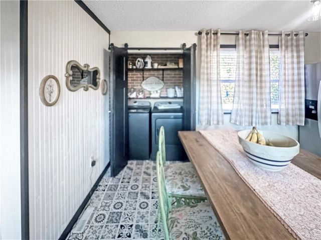 19617 Lakeview Avenue, Warsaw, MO 65355