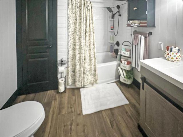 19617 Lakeview Avenue, Warsaw, MO 65355