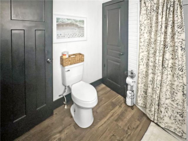 19617 Lakeview Avenue, Warsaw, MO 65355