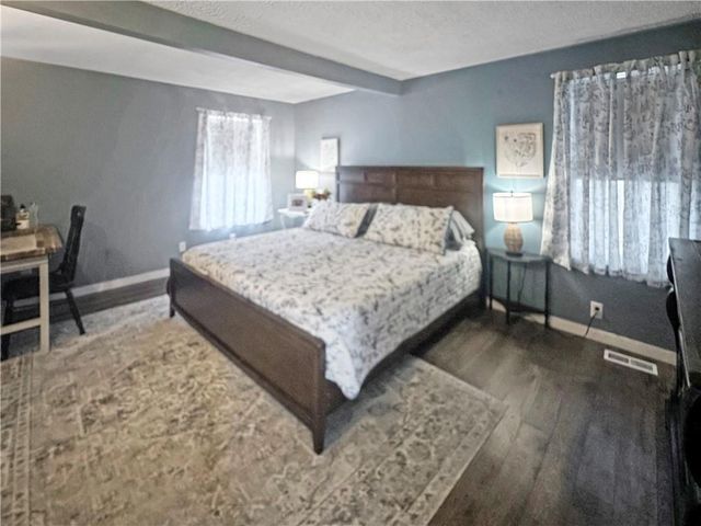 19617 Lakeview Avenue, Warsaw, MO 65355