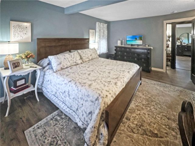 19617 Lakeview Avenue, Warsaw, MO 65355