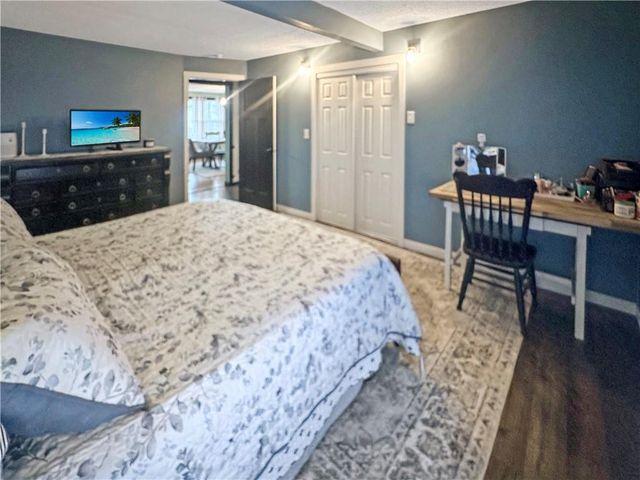 19617 Lakeview Avenue, Warsaw, MO 65355