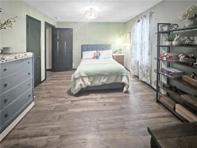 19617 Lakeview Avenue, Warsaw, MO 65355