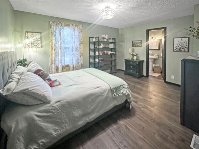 19617 Lakeview Avenue, Warsaw, MO 65355