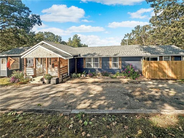 19617 Lakeview Avenue, Warsaw, MO 65355