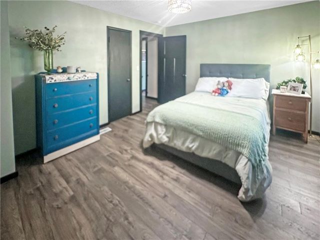 19617 Lakeview Avenue, Warsaw, MO 65355