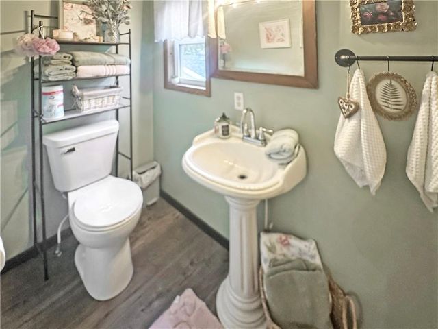 19617 Lakeview Avenue, Warsaw, MO 65355