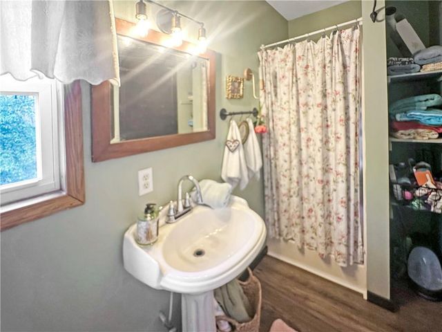 19617 Lakeview Avenue, Warsaw, MO 65355