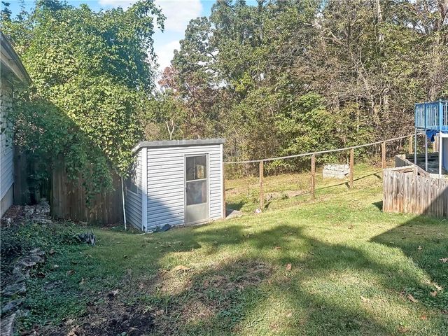 19617 Lakeview Avenue, Warsaw, MO 65355