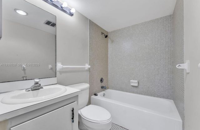 4172 Inverrary Dr 304, Lauderhill, FL 33319