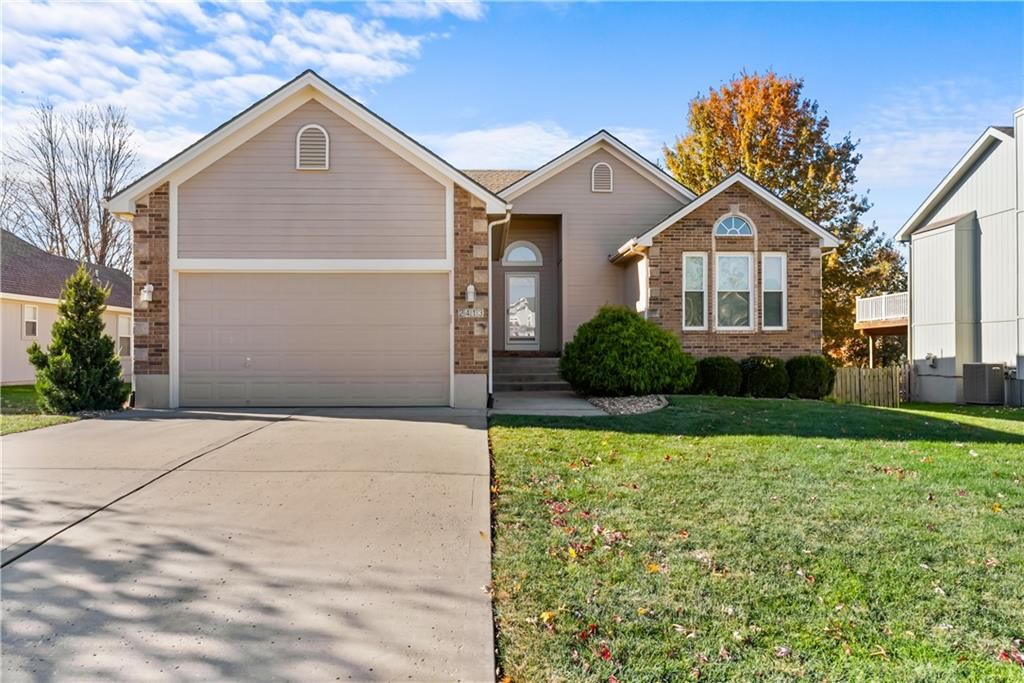 2413 NE Old Paint Road, Lee's Summit, MO 64086