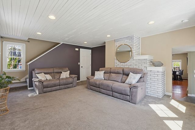 21 Washington Ave, Marshfield, MA 02050