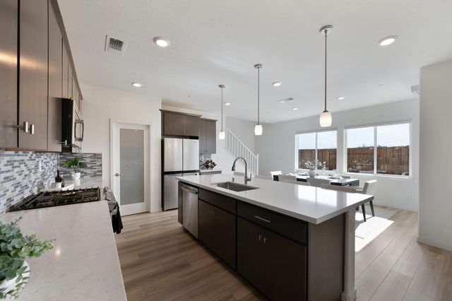 5113 Sunbelt Way, Roseville, CA 95747