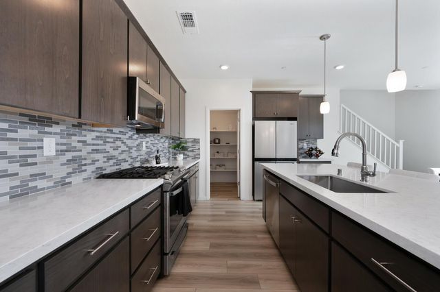 5113 Sunbelt Way, Roseville, CA 95747