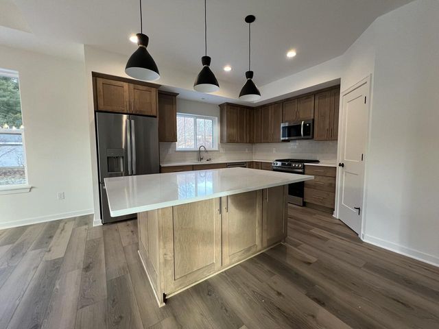 W221N3075 Greenwood COURT, Waukesha, WI 53186