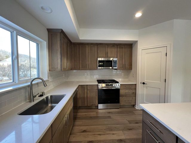 W221N3075 Greenwood COURT, Waukesha, WI 53186