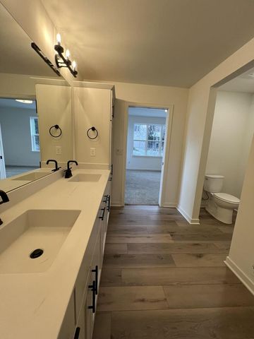 W221N3075 Greenwood COURT, Waukesha, WI 53186