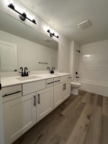 W221N3075 Greenwood COURT, Waukesha, WI 53186