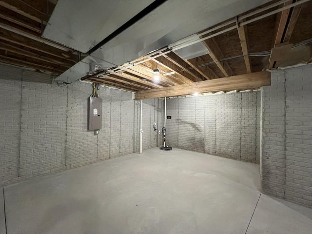 W221N3075 Greenwood COURT, Waukesha, WI 53186