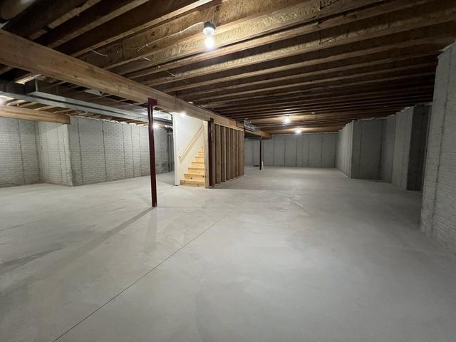 W221N3075 Greenwood COURT, Waukesha, WI 53186