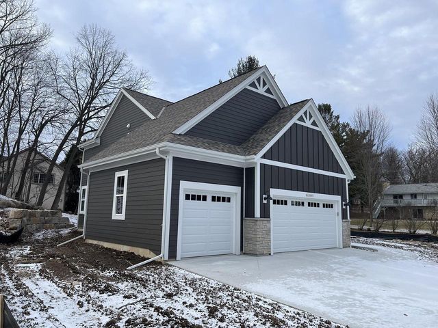 W221N3075 Greenwood COURT, Waukesha, WI 53186