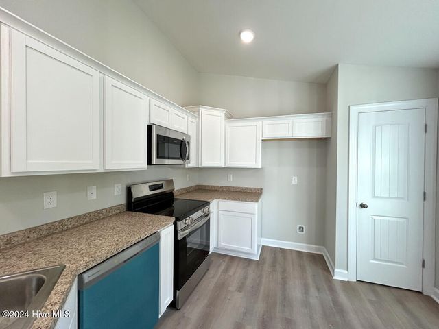 835 Hidden Bridge Drive, Jacksonville, NC 28546