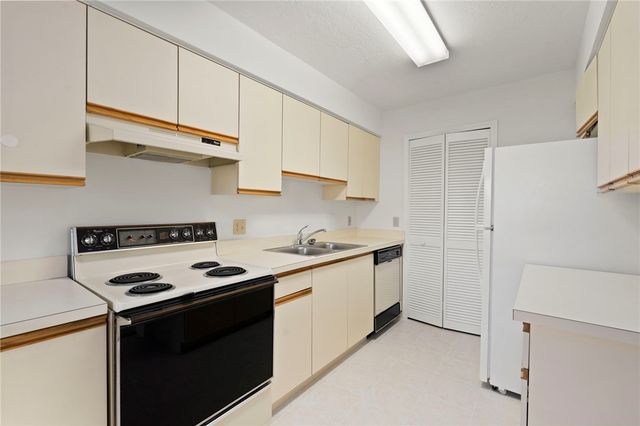 640 N Centre Court SW 101, Vero Beach, FL 32962