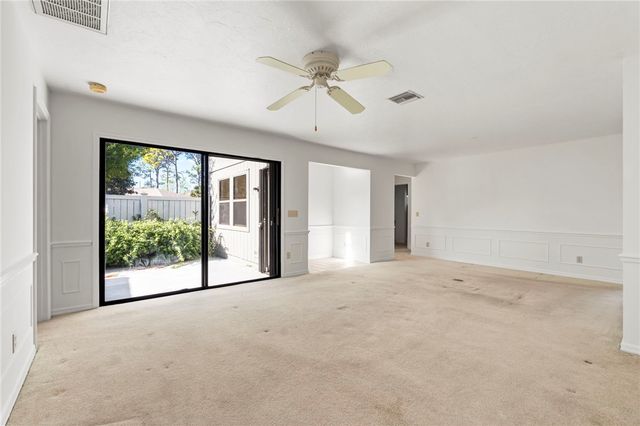 640 N Centre Court SW 101, Vero Beach, FL 32962