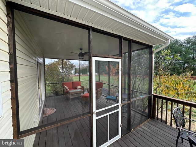 201 VISTA LN, White Post, VA 22663