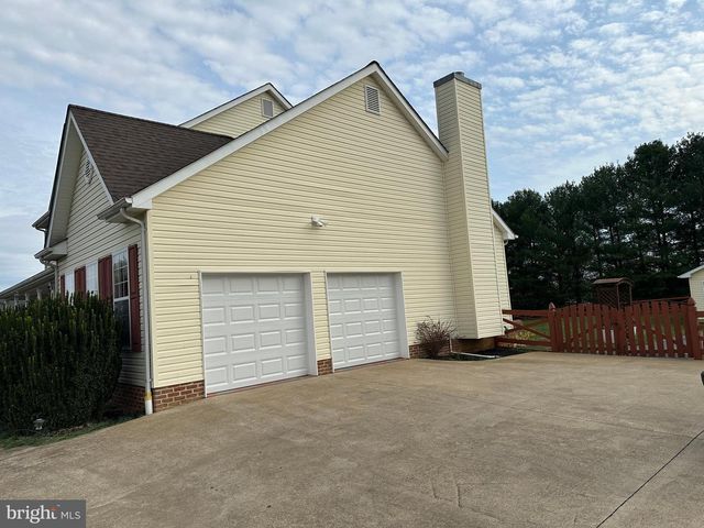 201 VISTA LN, White Post, VA 22663