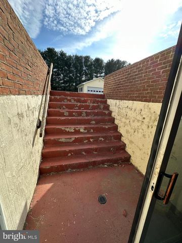 201 VISTA LN, White Post, VA 22663