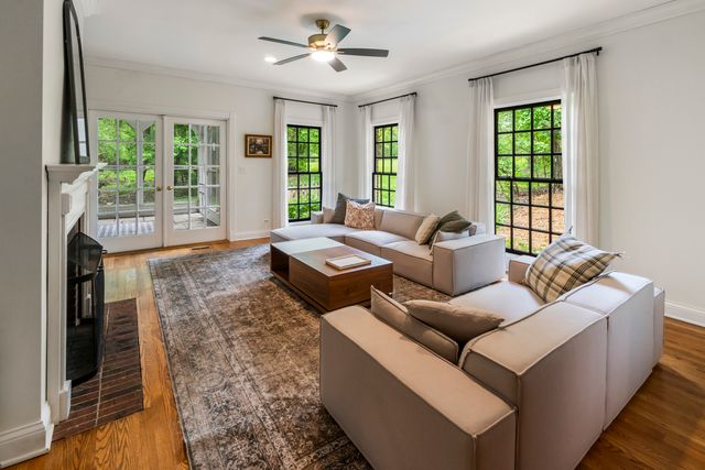 3 Spring Lane, Barrington Hills, IL 60010
