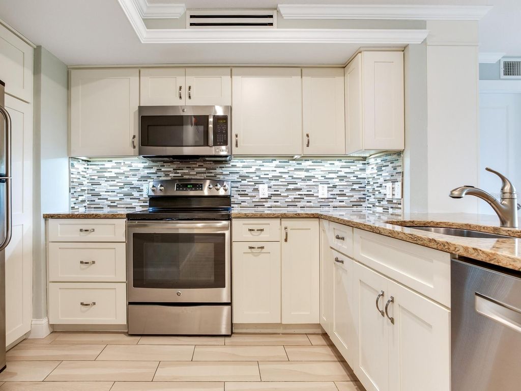 Image 9 of property listing at 4141 BAYSHORE BOULEVARD 505, Tampa, FL 33611