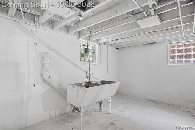 1061 Fort Park Boulevard, Lincoln Park, MI 48146