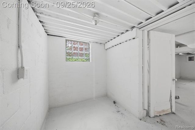 1061 Fort Park Boulevard, Lincoln Park, MI 48146