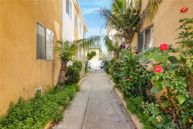 7511 S Broadway, Los Angeles, CA 90003