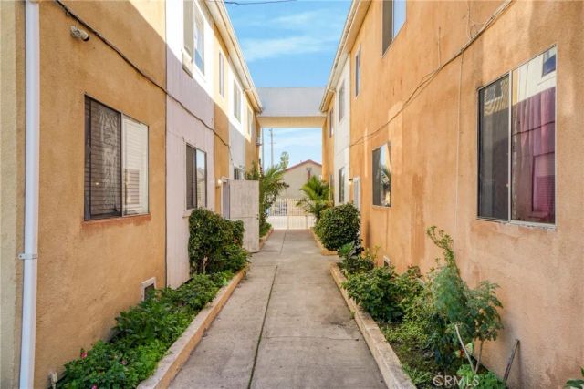 7511 S Broadway, Los Angeles, CA 90003