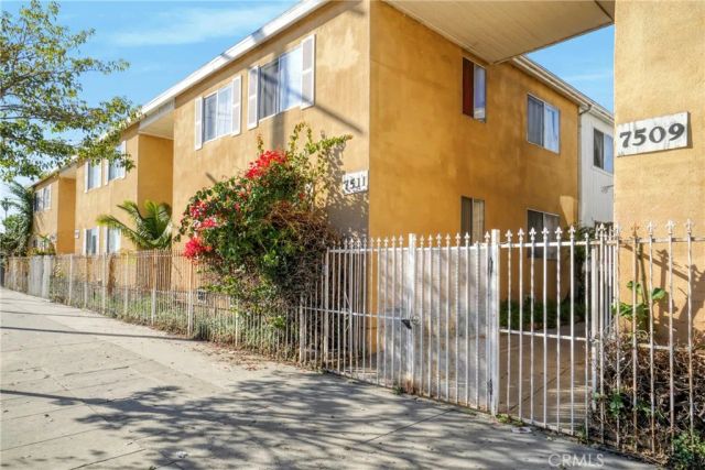 7511 S Broadway, Los Angeles, CA 90003