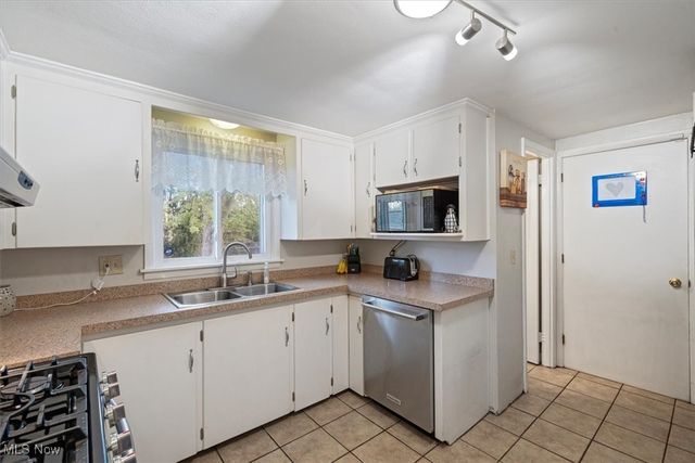 2417 G Street, Lorain, OH 44052