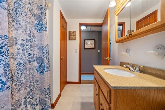 2417 G Street, Lorain, OH 44052