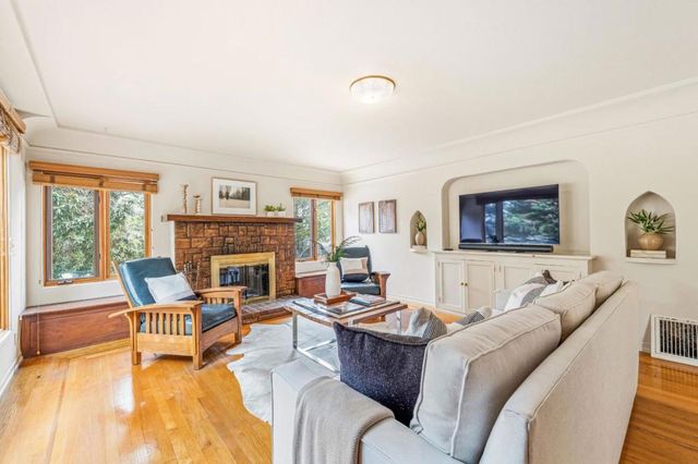 990 Sinex Avenue, Pacific Grove, CA 93950