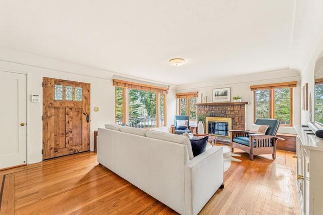 990 Sinex Avenue, Pacific Grove, CA 93950