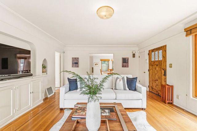 990 Sinex Avenue, Pacific Grove, CA 93950