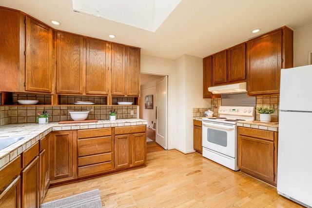 990 Sinex Avenue, Pacific Grove, CA 93950