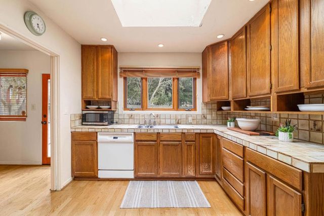 990 Sinex Avenue, Pacific Grove, CA 93950