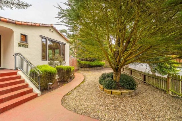 990 Sinex Avenue, Pacific Grove, CA 93950