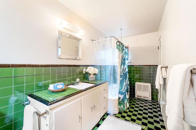 990 Sinex Avenue, Pacific Grove, CA 93950