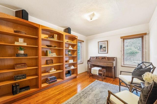 990 Sinex Avenue, Pacific Grove, CA 93950