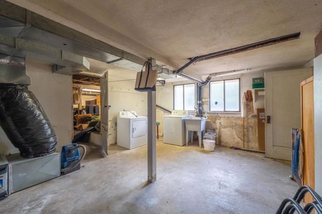 990 Sinex Avenue, Pacific Grove, CA 93950